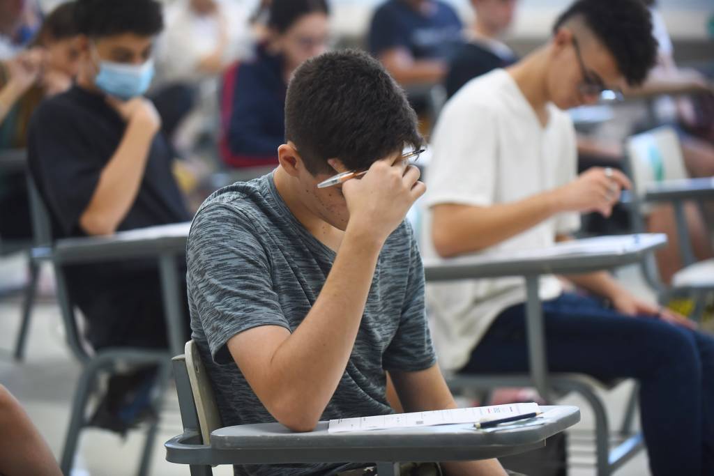 Quantas questões precisa acertar no CNU? Menos do que isso elimina