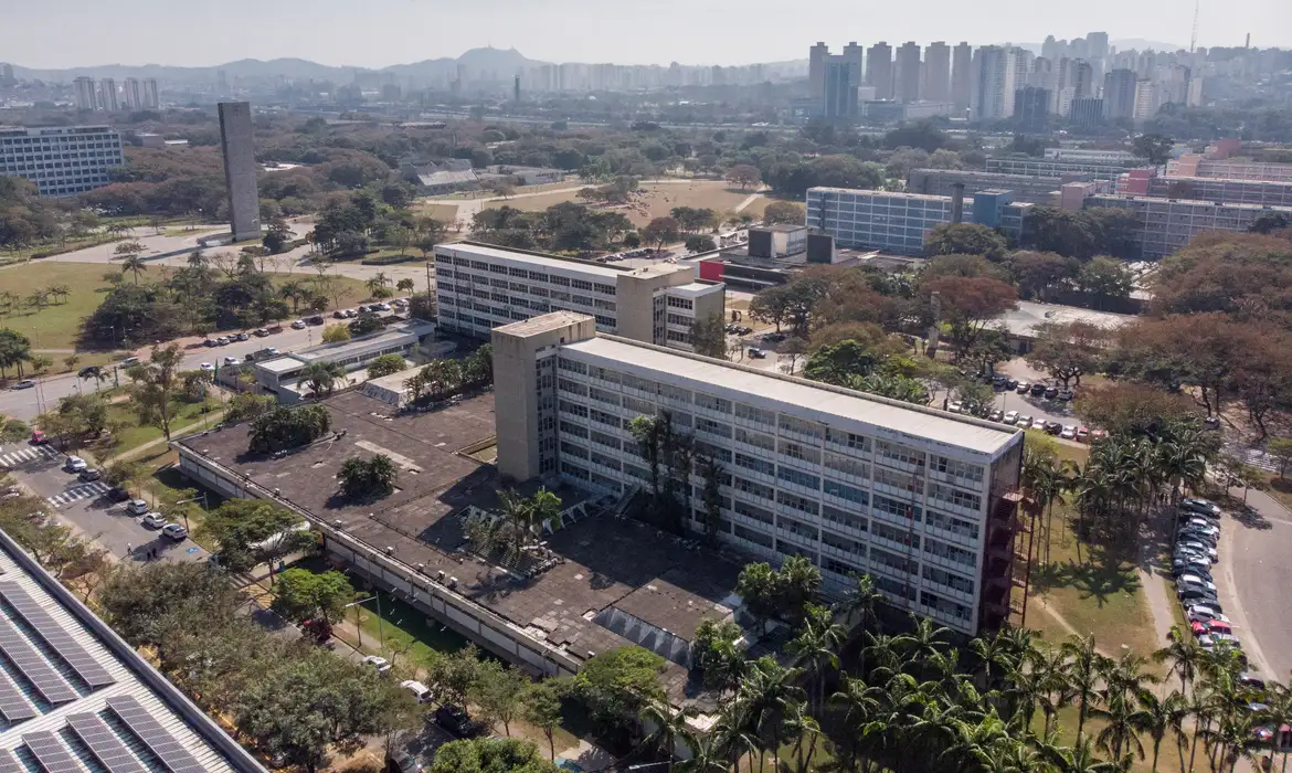 Universidade de São Paulo (USP)