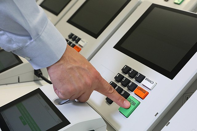 Como a criação da urna eletrônica mudou as eleições no Brasil