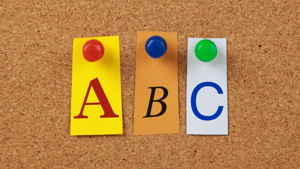 Qual é o diminutivo de monte?