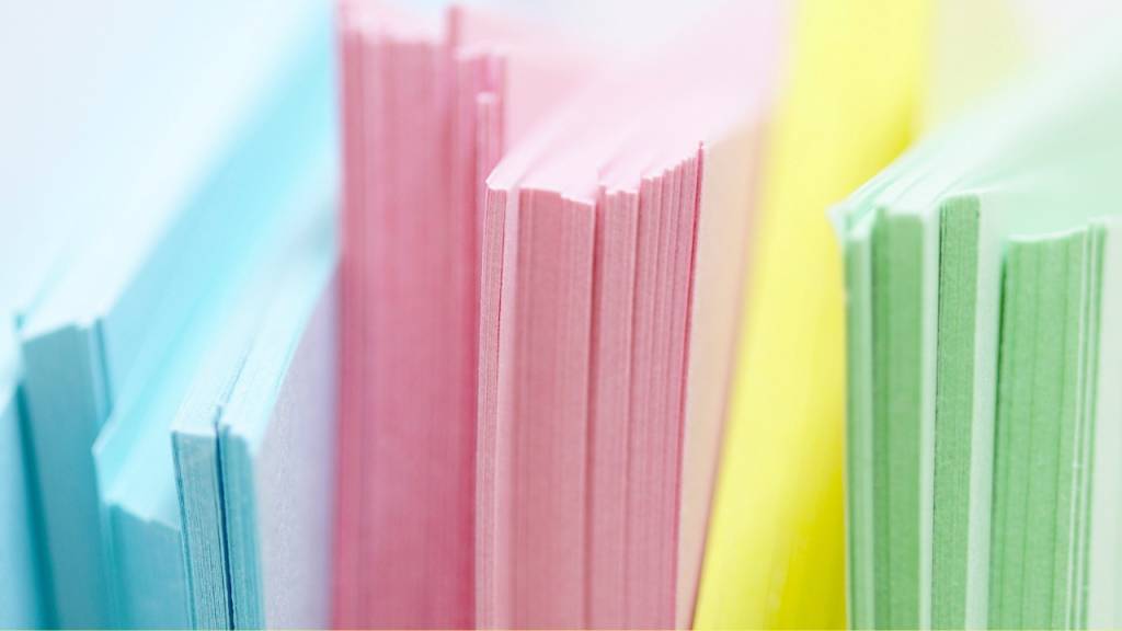 Qual o plural de papel?