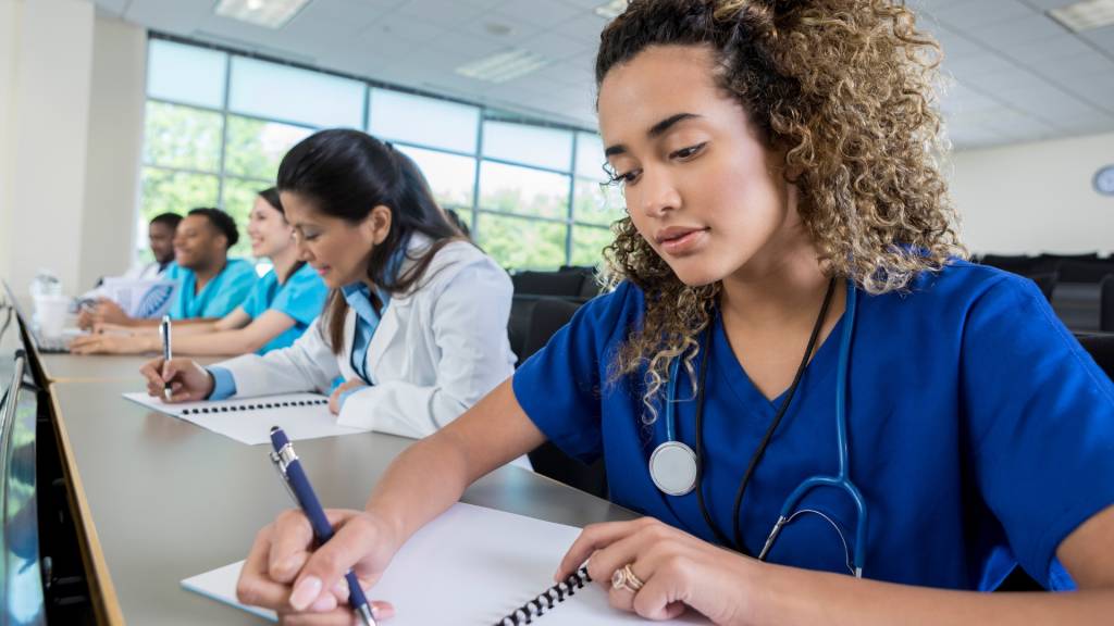 Como vai funcionar o Enamed, e por que ele é diferente do ‘OAB da Medicina’