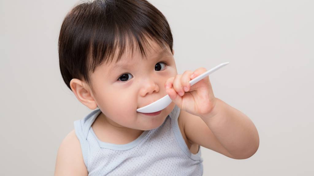 Qual o diminutivo de colher: colherzinha ou colherinha?