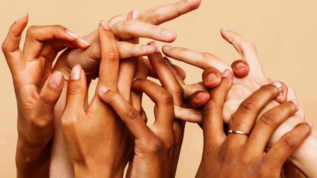 Qual o plural de mão?