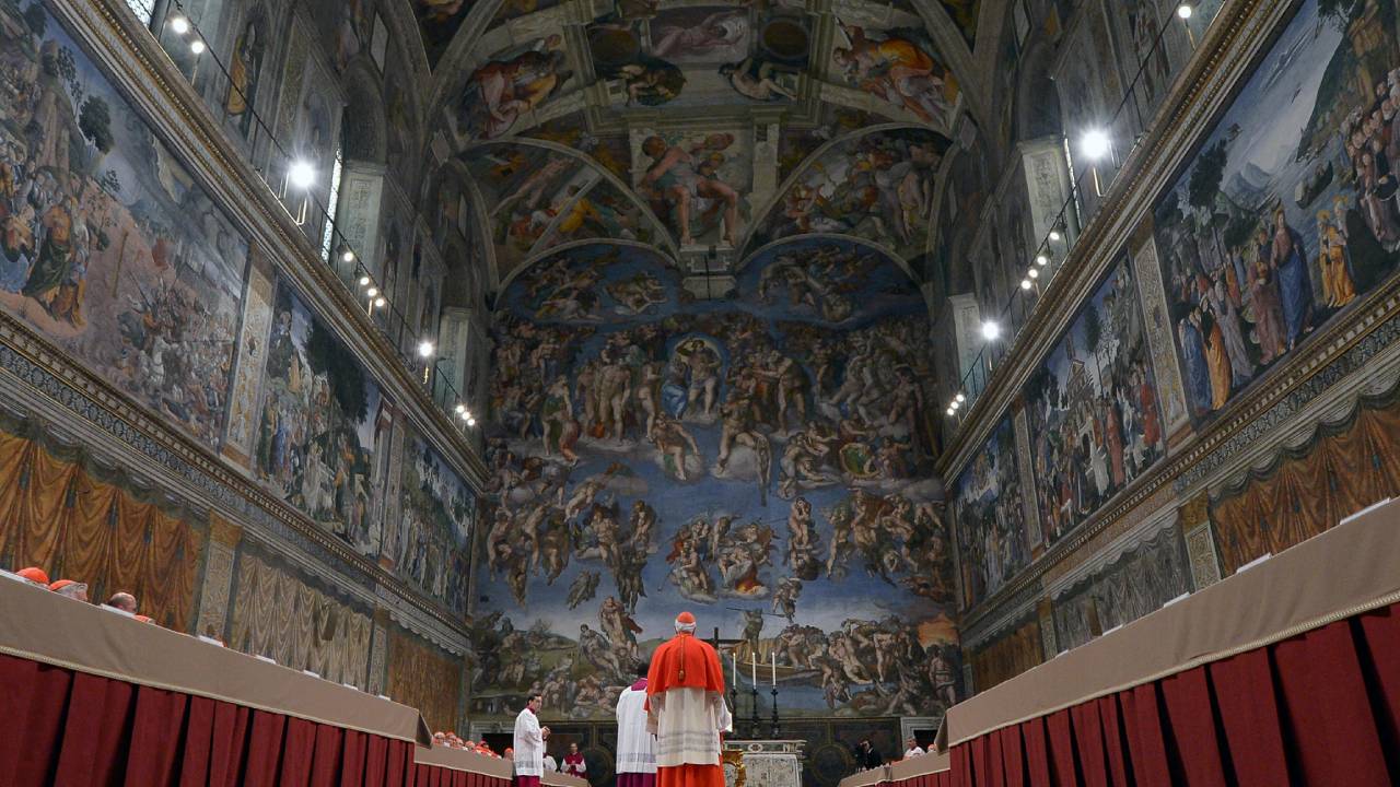 Primeiro dia do Conclave de 2013, em 12 de março, na Capela Sistina
