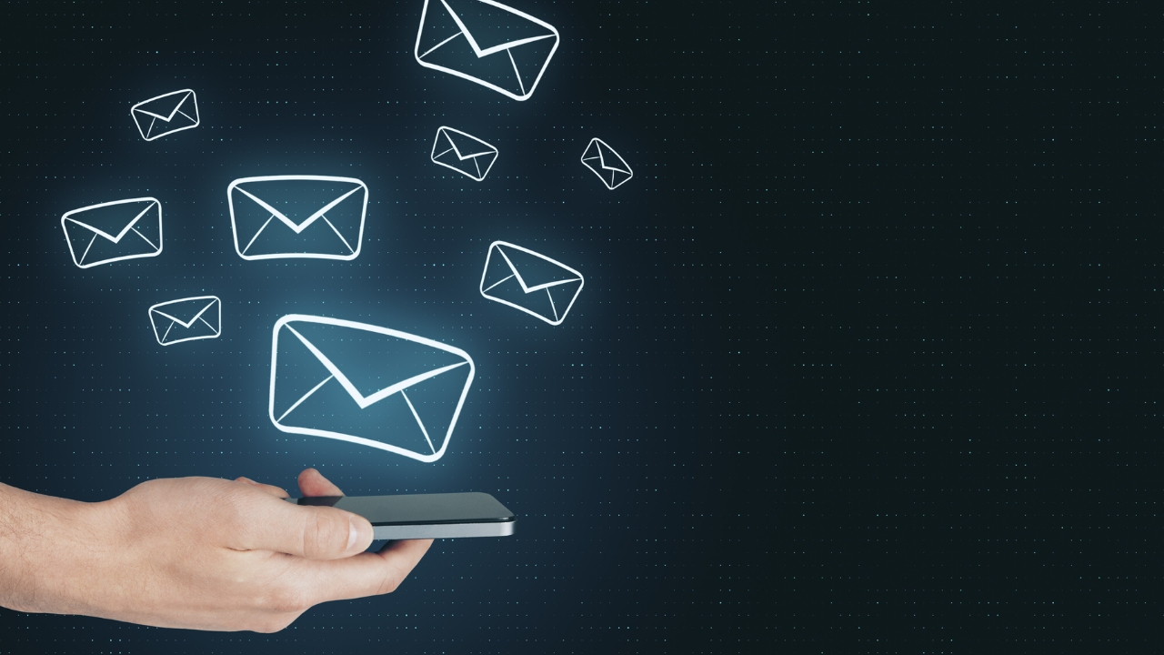 lendo email ou e-mail